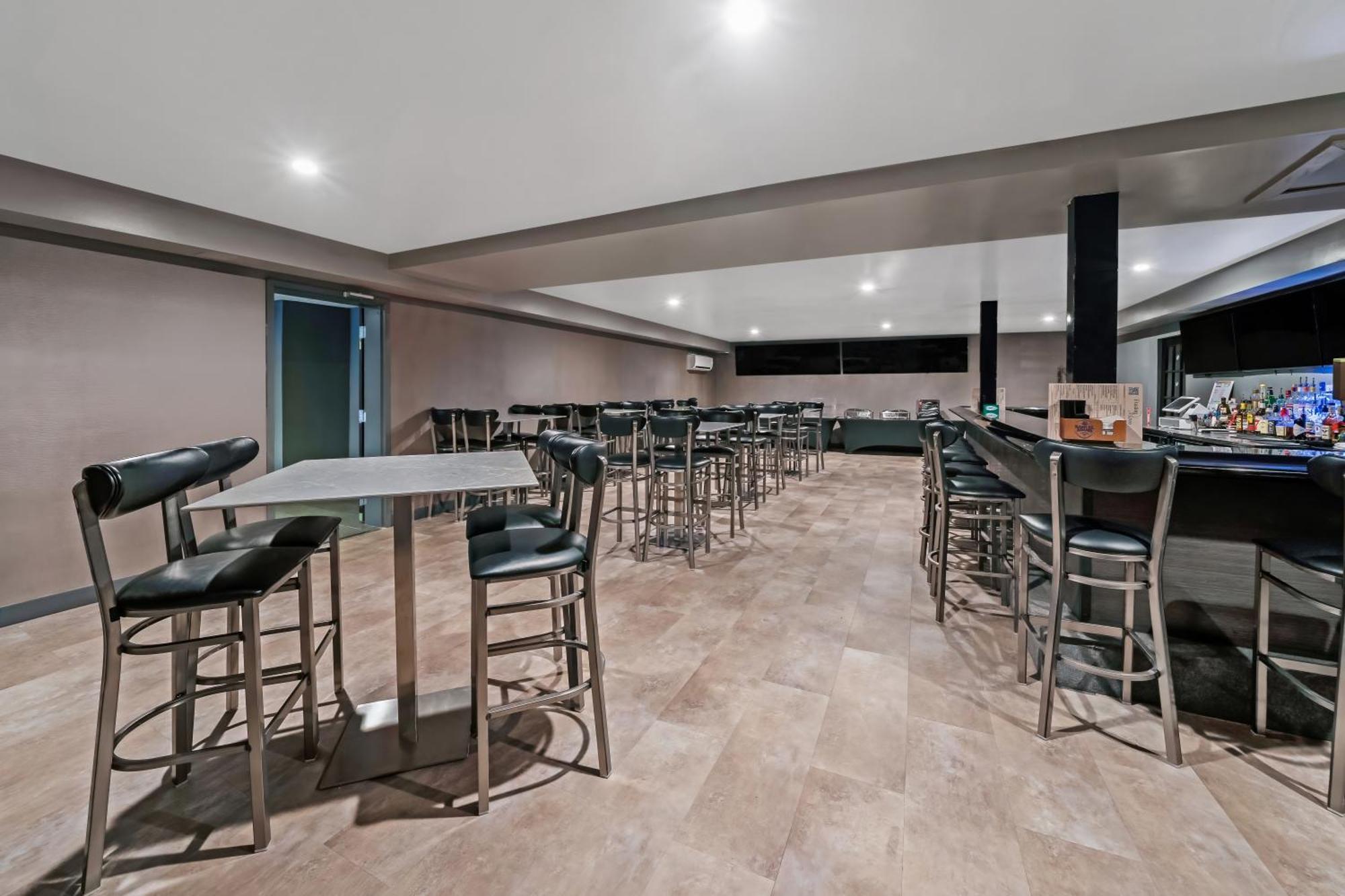 Americas Value Foxboro Hotel