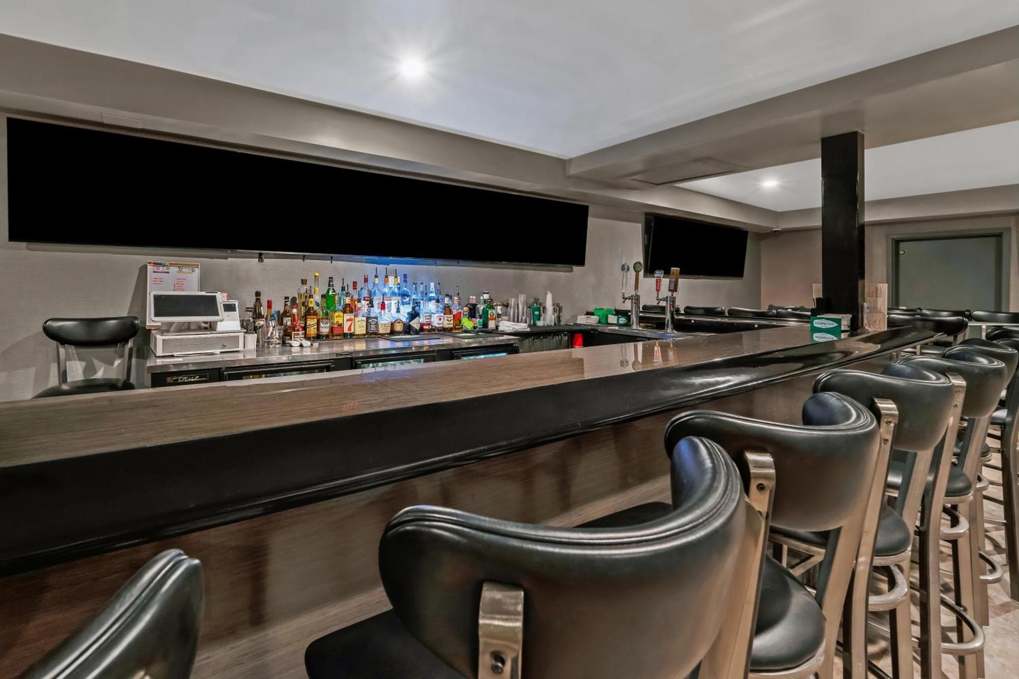 Americas Value Foxboro Hotel