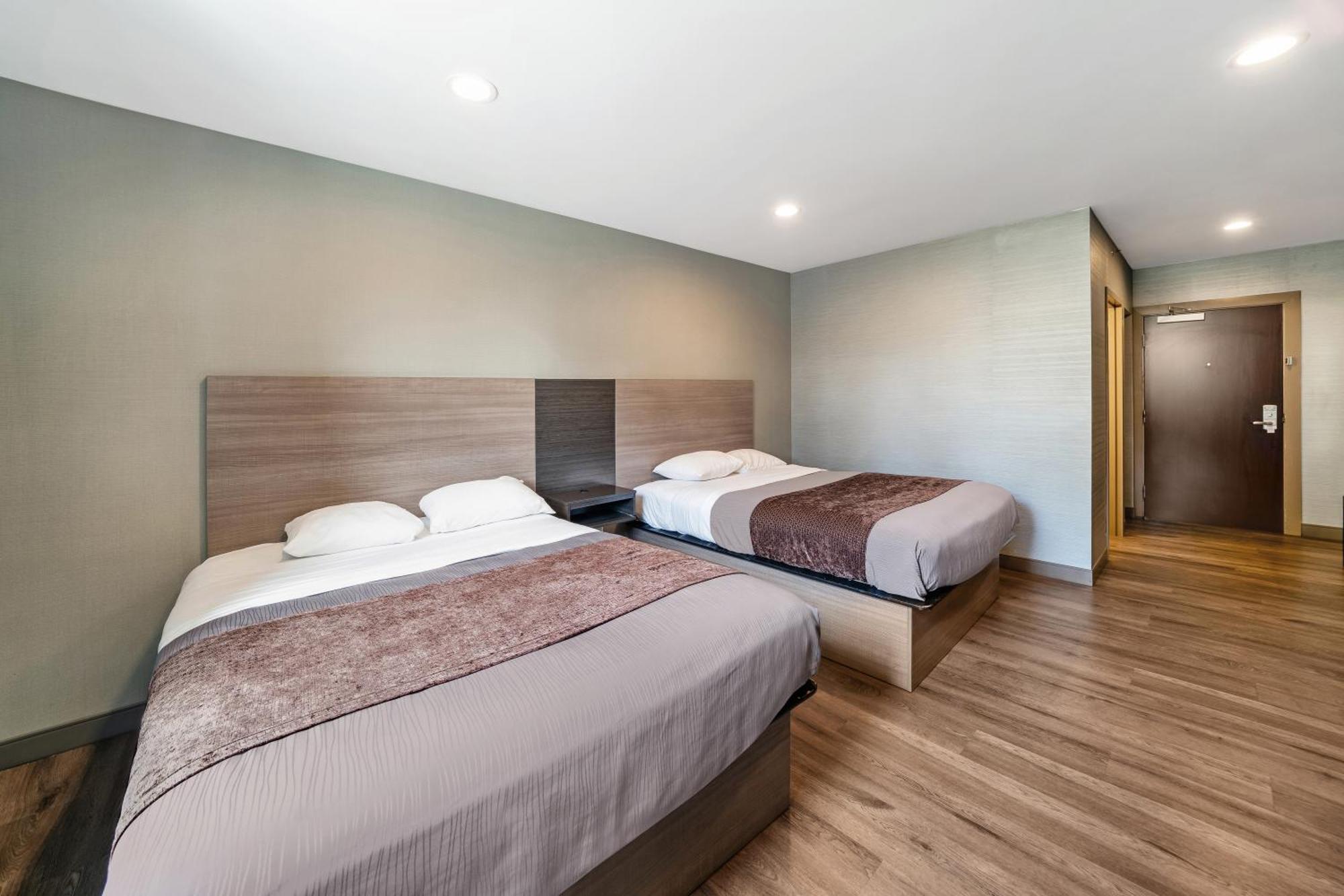 Americas Value Foxboro Hotel