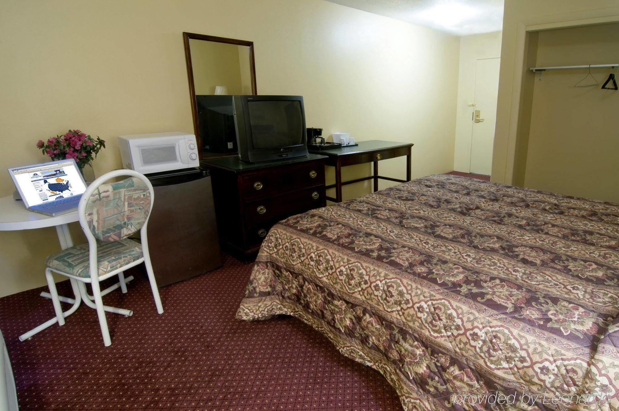 Hotel Americas Value Foxboro 2*