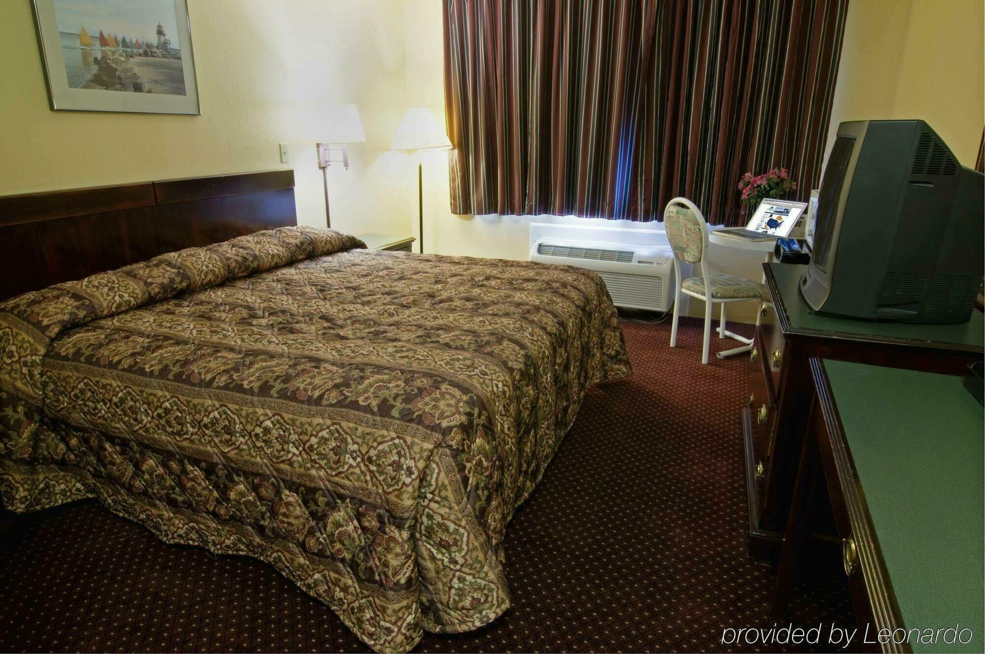Americas Value Foxboro Hotel